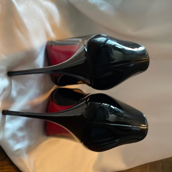 Christian Louboutin So Kate Pointed Toe Pump - Picture 6 of 9